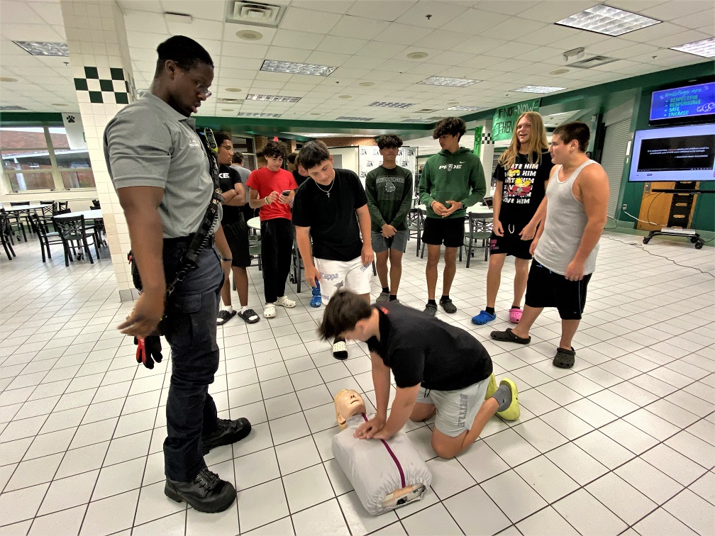 Jaevon Jones supervises